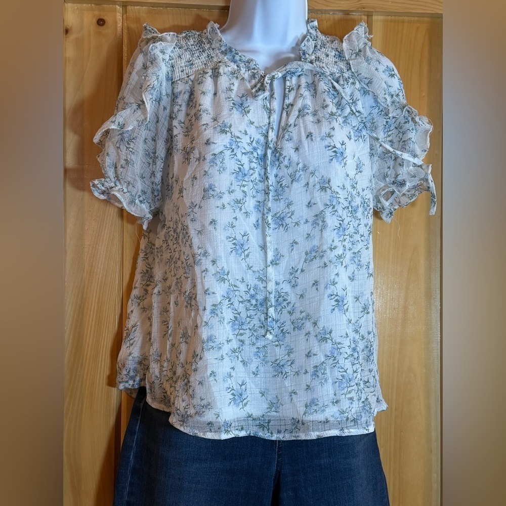 Mine‎ Blue Floral Ruffle Blouse size S